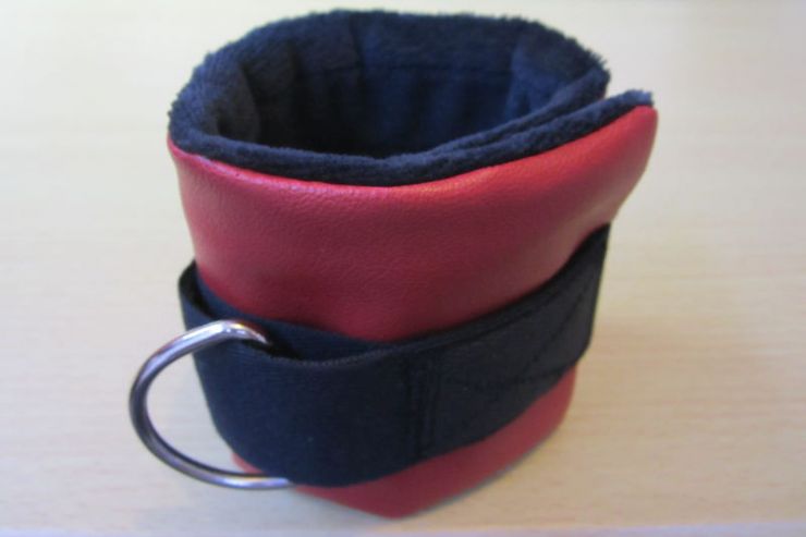 Menottes En Tissu Noir Pour BDSM / Bondage - Red Handcuffs - Neuf